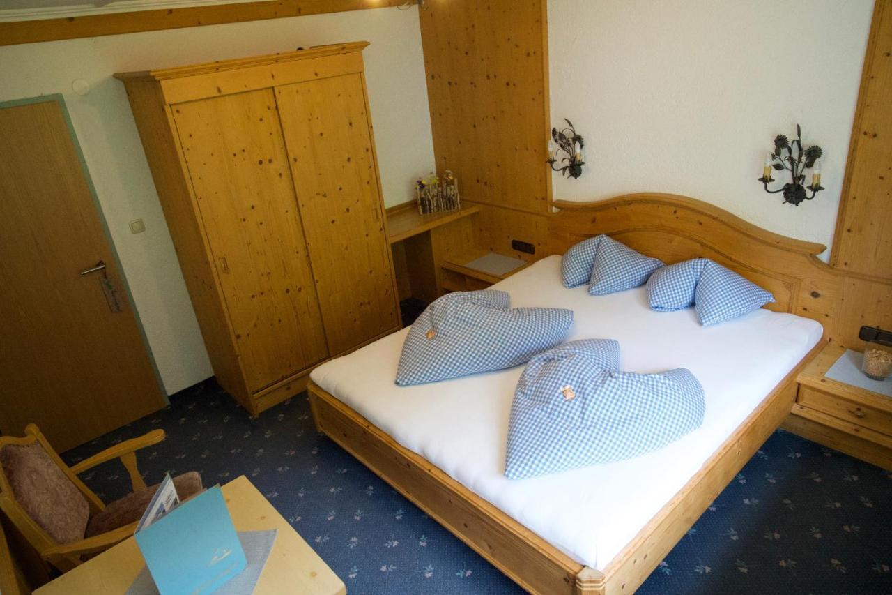 Zöblen Garni Hotel Wildanger מראה חיצוני תמונה