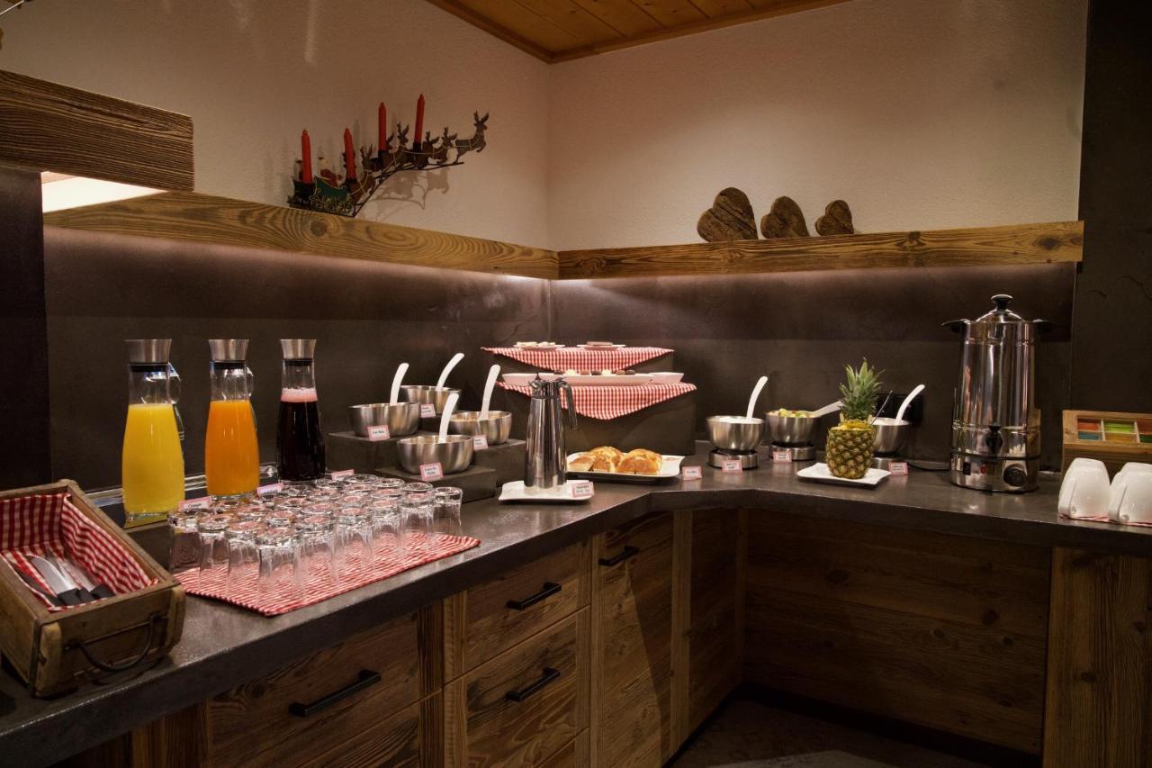 Zöblen Garni Hotel Wildanger מראה חיצוני תמונה