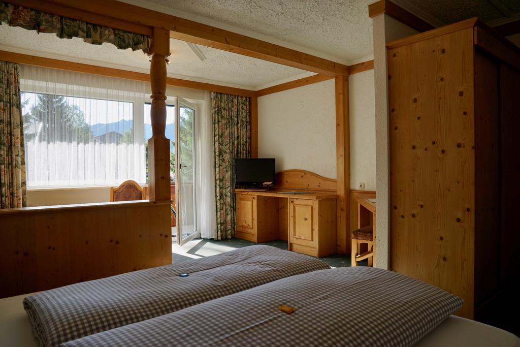 Zöblen Garni Hotel Wildanger מראה חיצוני תמונה