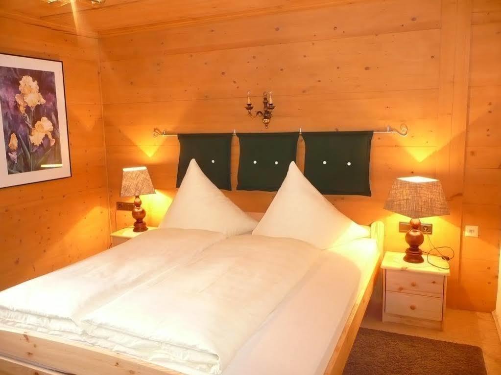 Zöblen Garni Hotel Wildanger מראה חיצוני תמונה